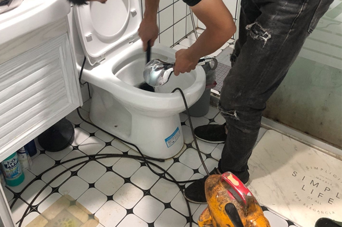 黎川马桶堵塞自己疏通还是找师傅?专业上门服务让你省时更省心